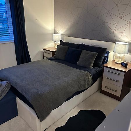 Cosy Double Bedroom In Newcastle Upon Tyne - Access To Shared Kitchen, Shared Lounge And Shared Conservatory Areas Inc Sky Tv And Netflix Ngoại thất bức ảnh